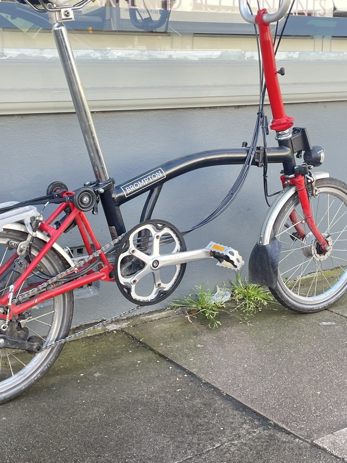 Brompton M6R Folding Bike - Black/Red, Dynamo - Luggage rack