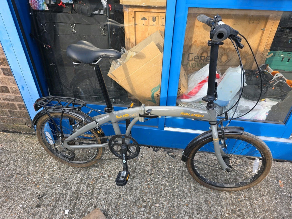 Raleigh Evo 20in Folding Bike Grey/Black, 7 Gear Speed, Rear Rack, V-Brakes.