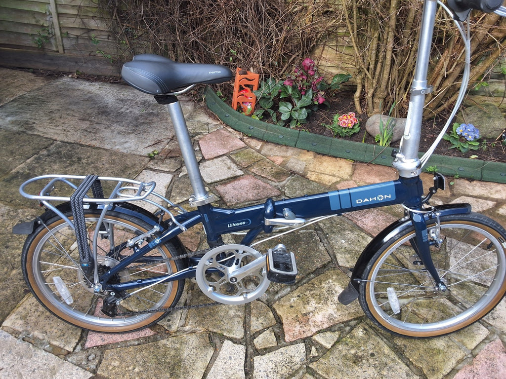 Pair of Dahon Vitesse D7  Aluminium Folding Bikes 7 Speed with Carry bags