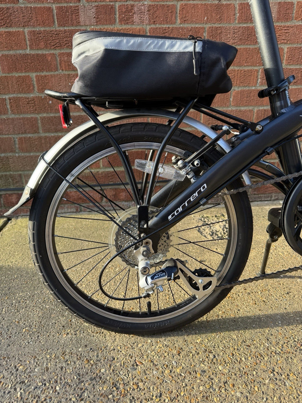 Carrera Intercity Unisex 8 Speed 20'' Wheels Folding Bike. Only Used Once