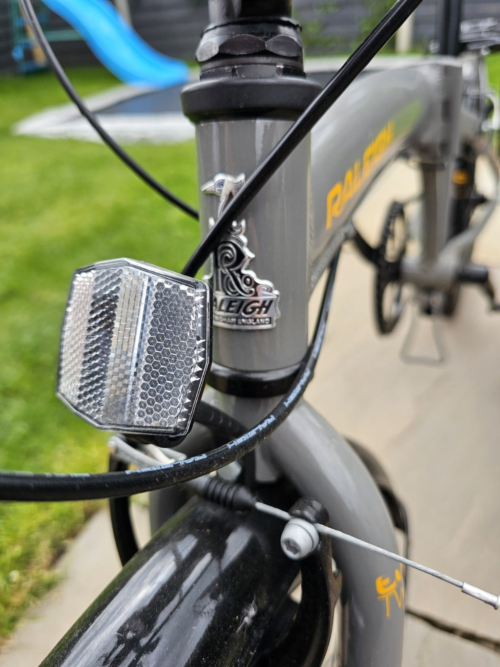 Raleigh Two Two Folding Bike 20" Aluminium Frame, 7-Speed Rear Rack Stand