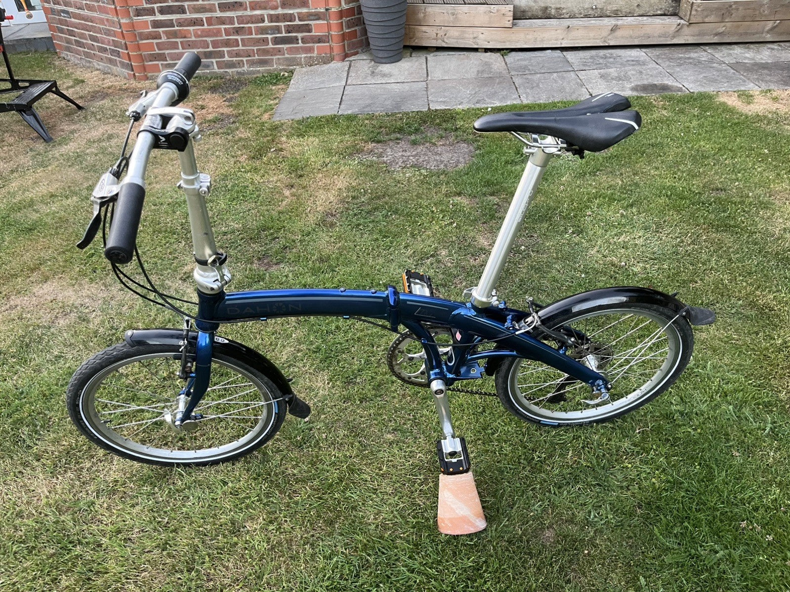 Dahon MU P8 Speed Folding Bike 20" Wheel Blue