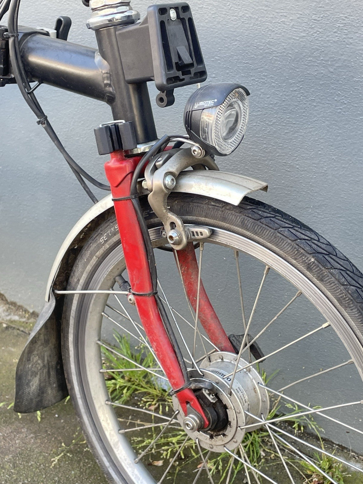 Brompton M6R Folding Bike - Black/Red, Dynamo - Luggage rack