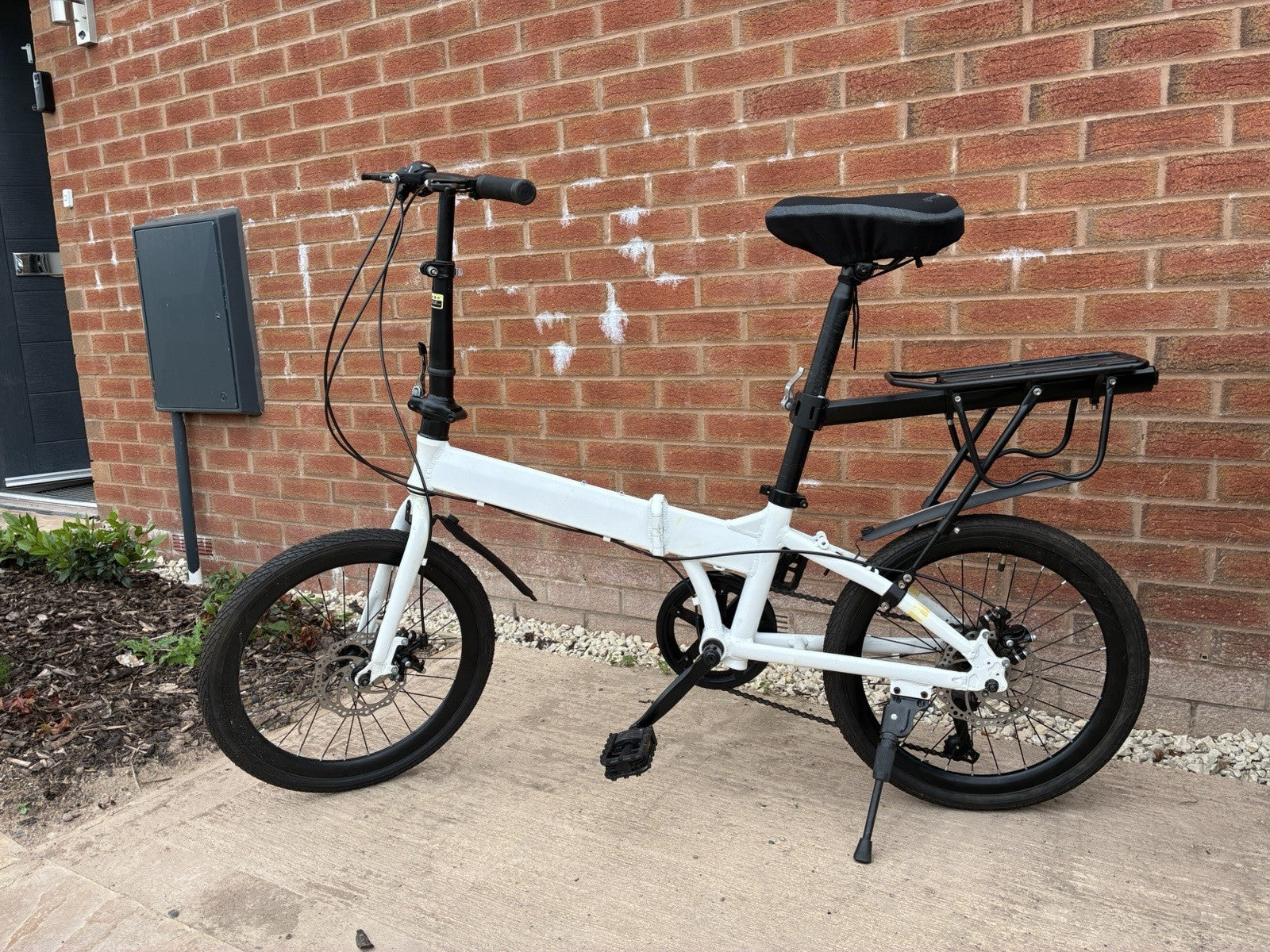White/Black 20in Folding Bike Medium Frame Mechanical Disc Brakes Rack Guards