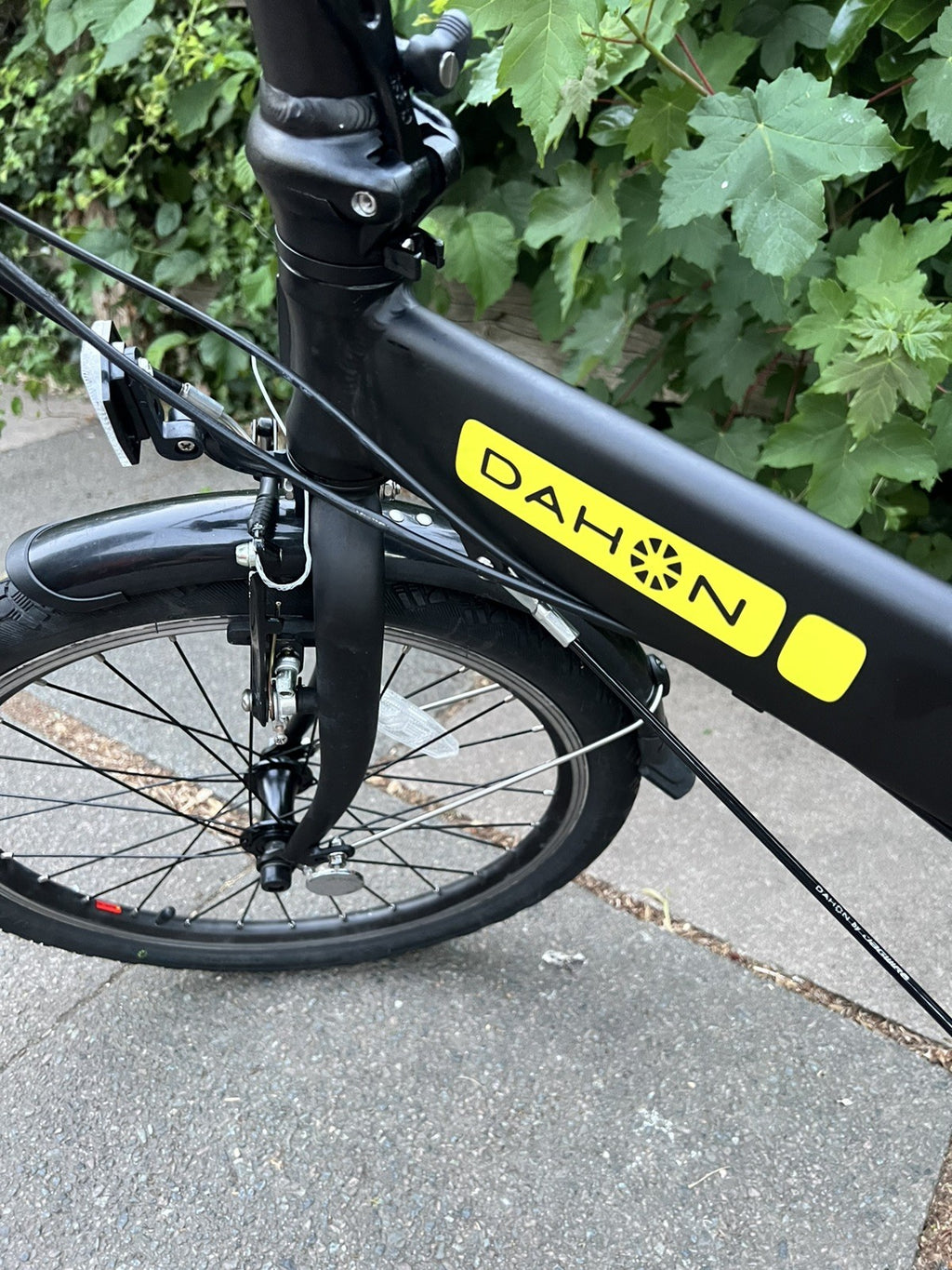 Dahon Hit 20" Wheels 11.6 kg Compact Unisex Matt Black Folding Bike {Alt Pedals}