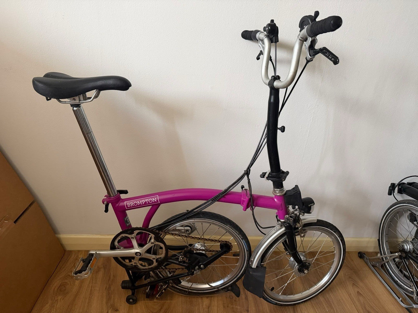 Brompton C Line H6L (6 Speed) folding bicycle - Berry (EXCELLENT CONDITION)