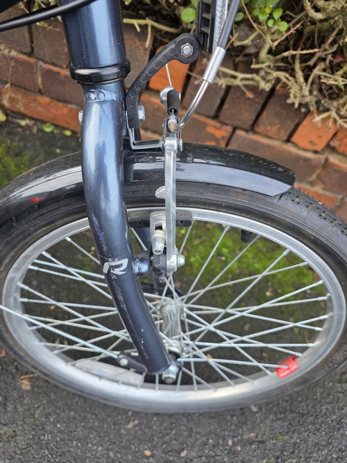 Lightweight Aluminium Raleigh Evo7SP Folding Bike is Ex Display New