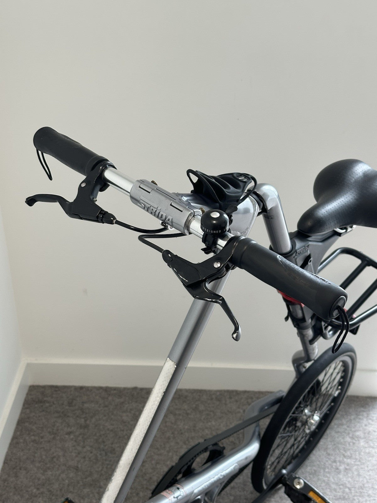 STRIDA SX Folding Bike – Silver Brush with Black Details – Good Condition
