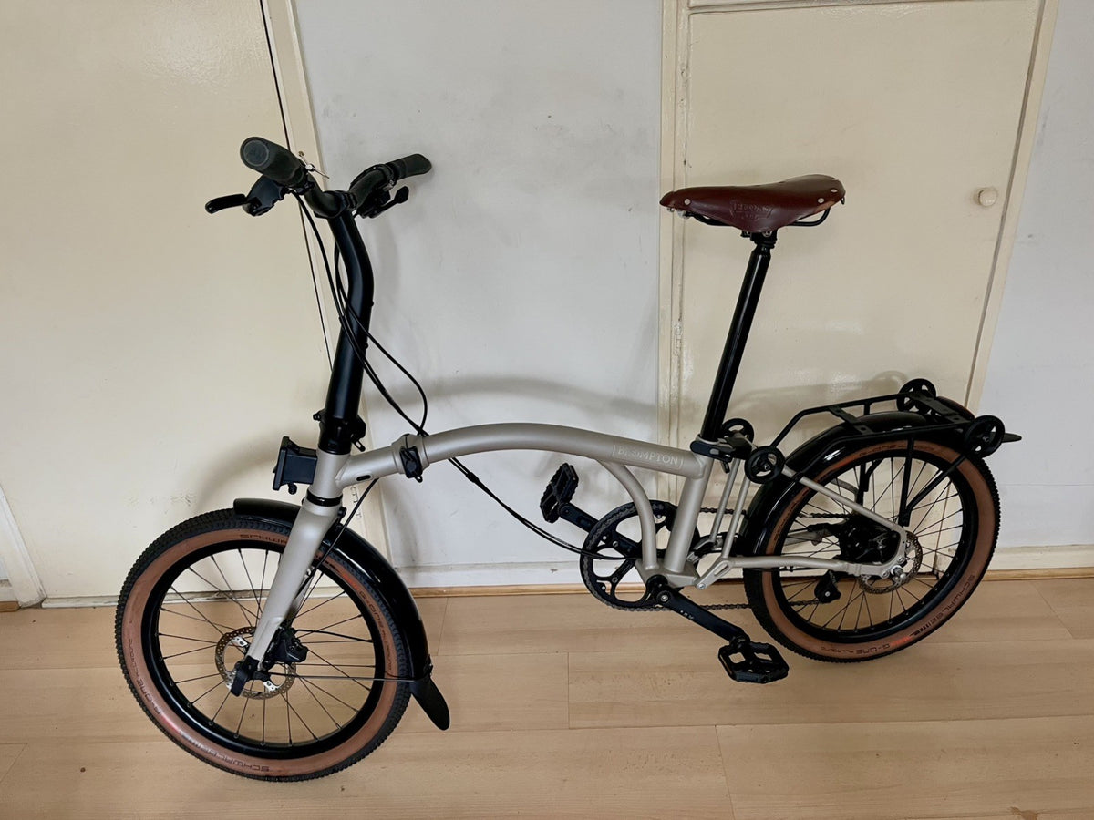 Brompton G Line Folding Bike 8-Speed, Traildust White w rack & mudguards Small