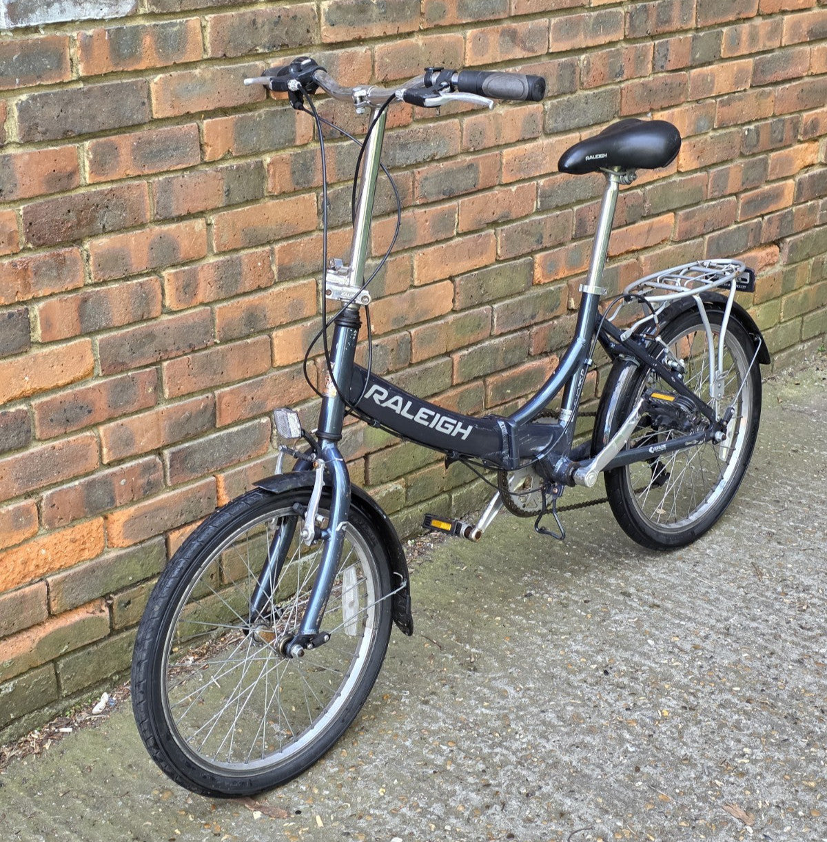Raleigh EVO 7SP Folding Bike, Aluminum Frame, 20" Wheels, 7 Speed