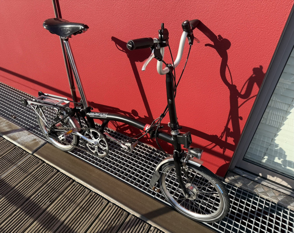 Brompton M3R Matte Black - 3 Speed with Son Dynamo Hub