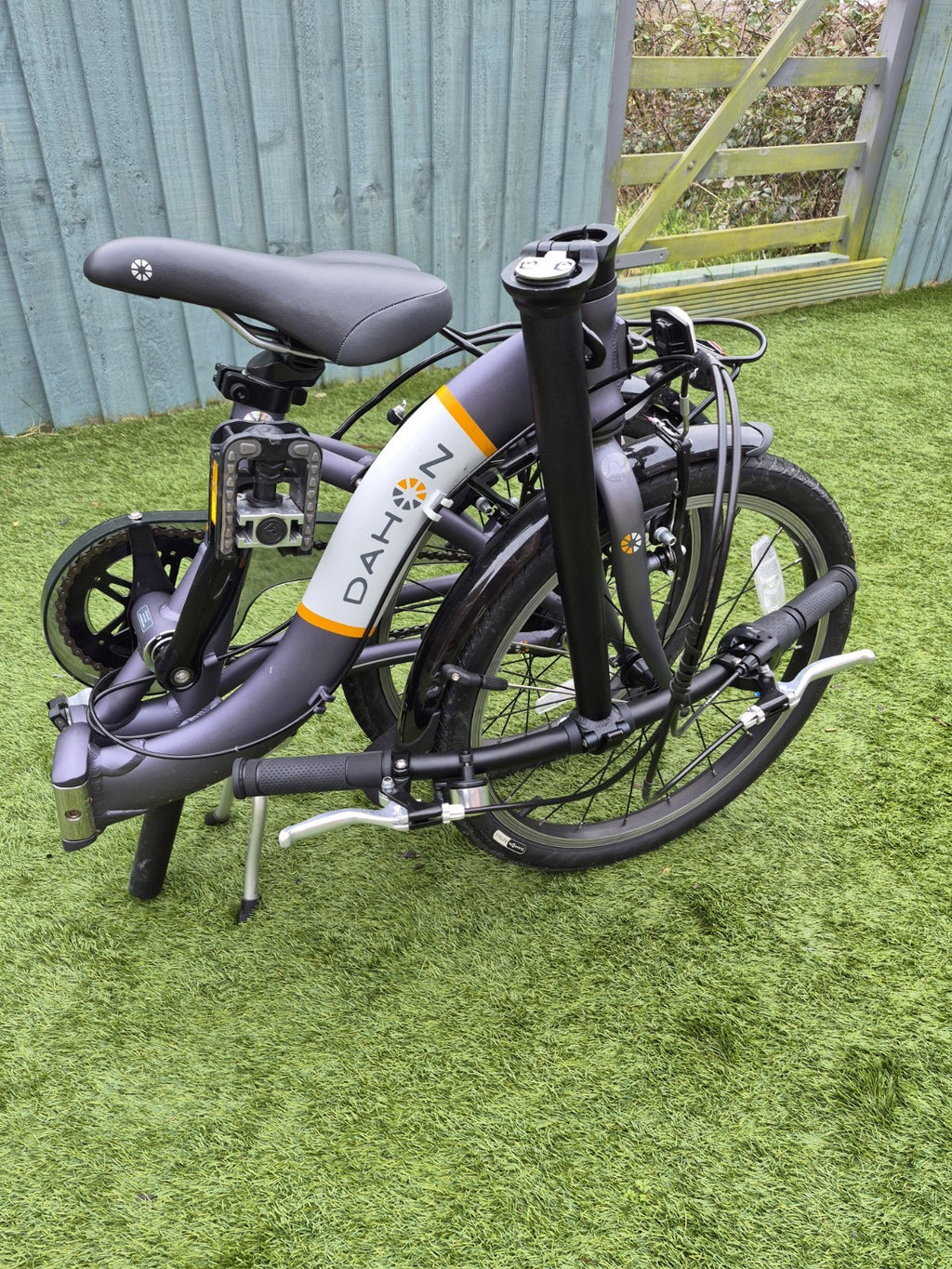 Pair Of Dahon Ciao i7 Folding Bikes (His & Hers)