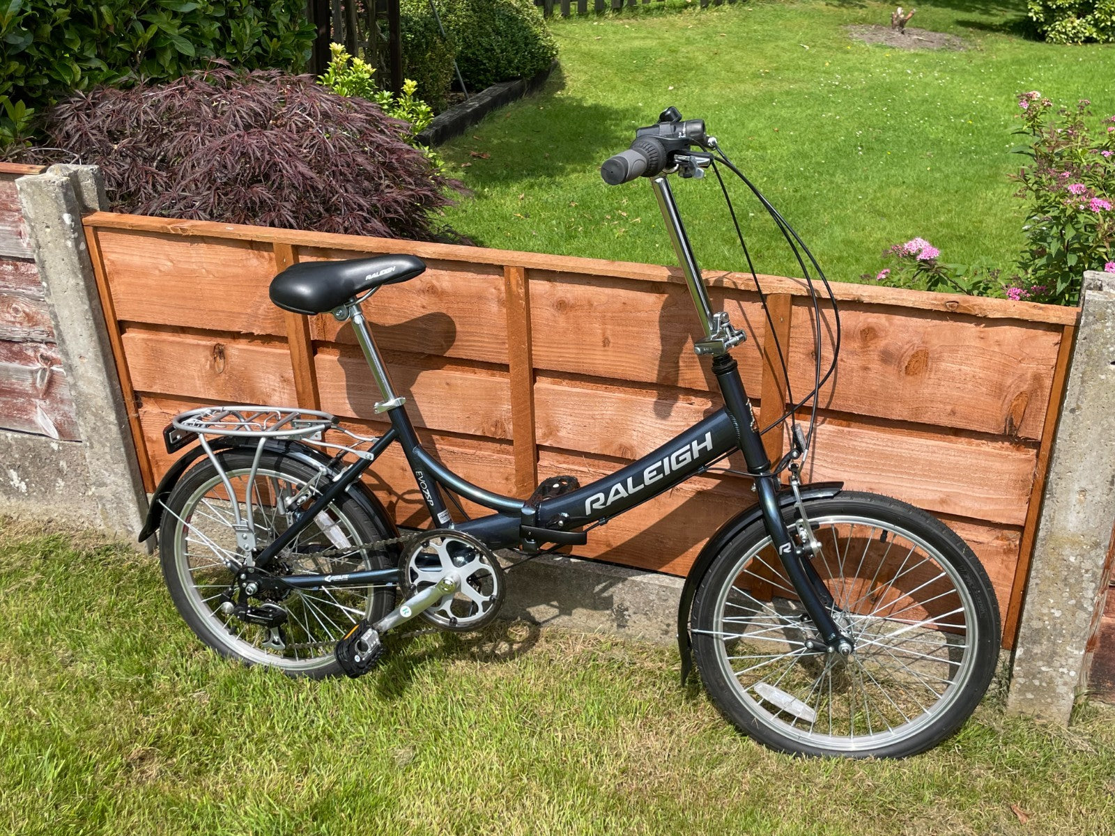 Raleigh Evo7 SP Folding Bike ,Shimano gears, Rear Rack, Mudguards, lights, stand