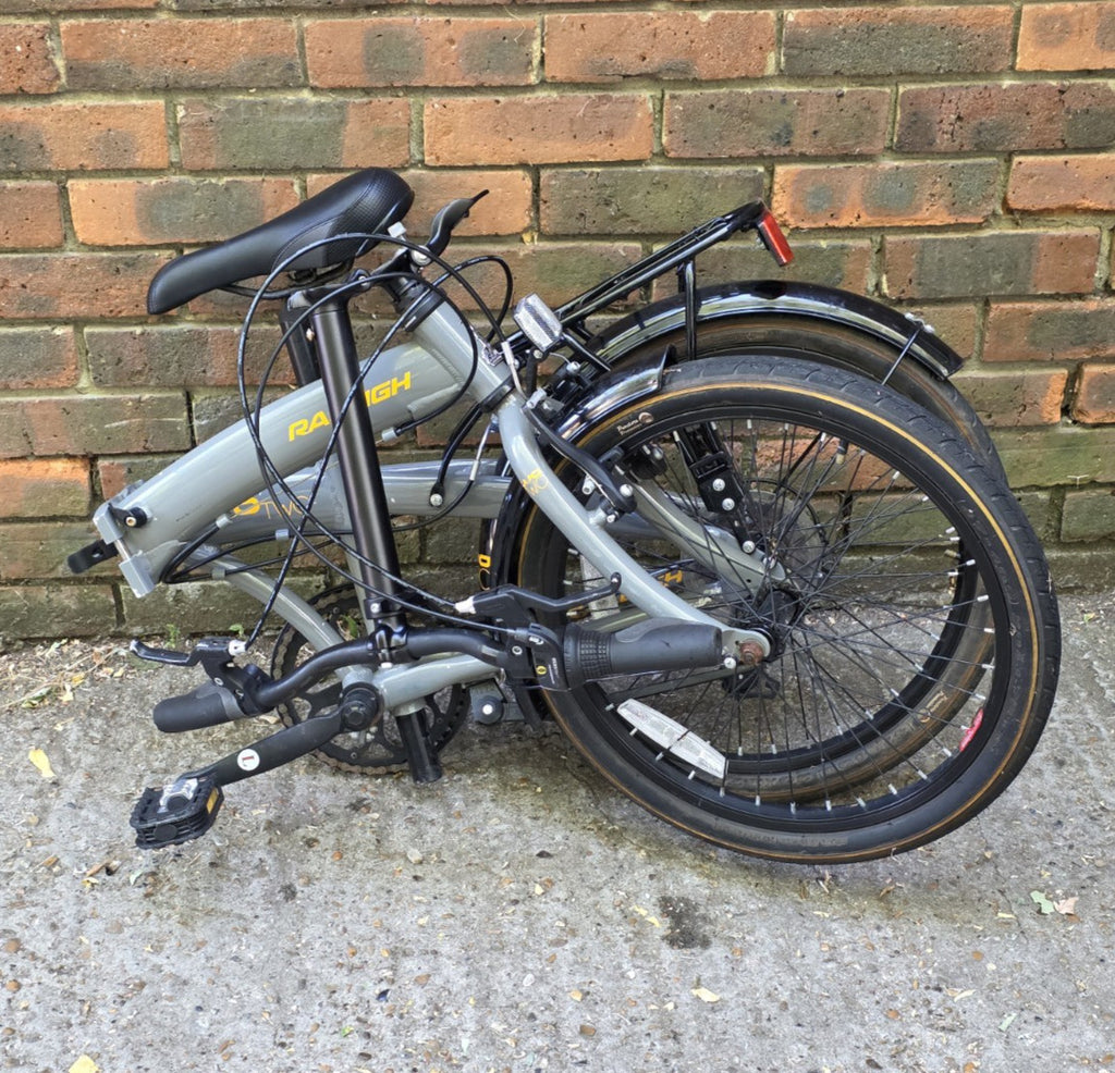 RALEIGH EVO TWO FOLD UP BIKE (20" WHEELS)