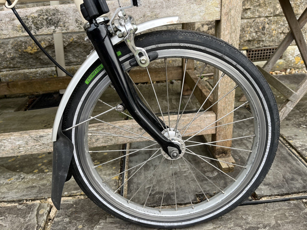 Brompton folding bike ivory 2007 very good condition with carry bag