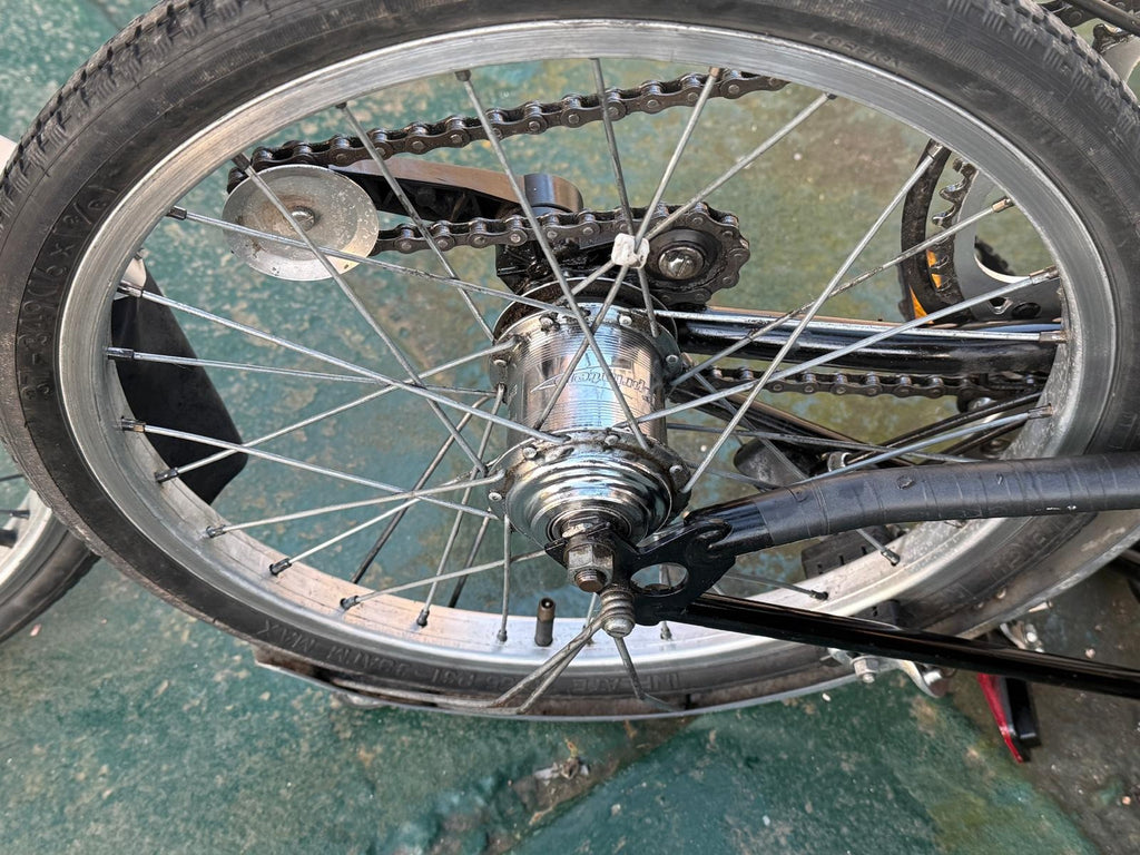 2 Bromptons. 1 x   Navy 6 Speed DYNAMO Light 1 x cream 5 speed.