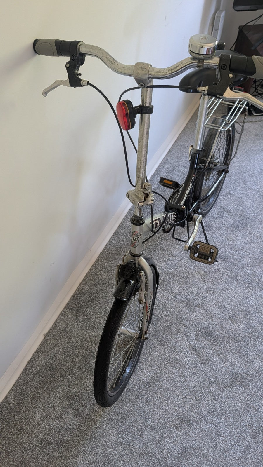 Folding Bicycle, Adults size 20 inch wheels condition used. Collection only!