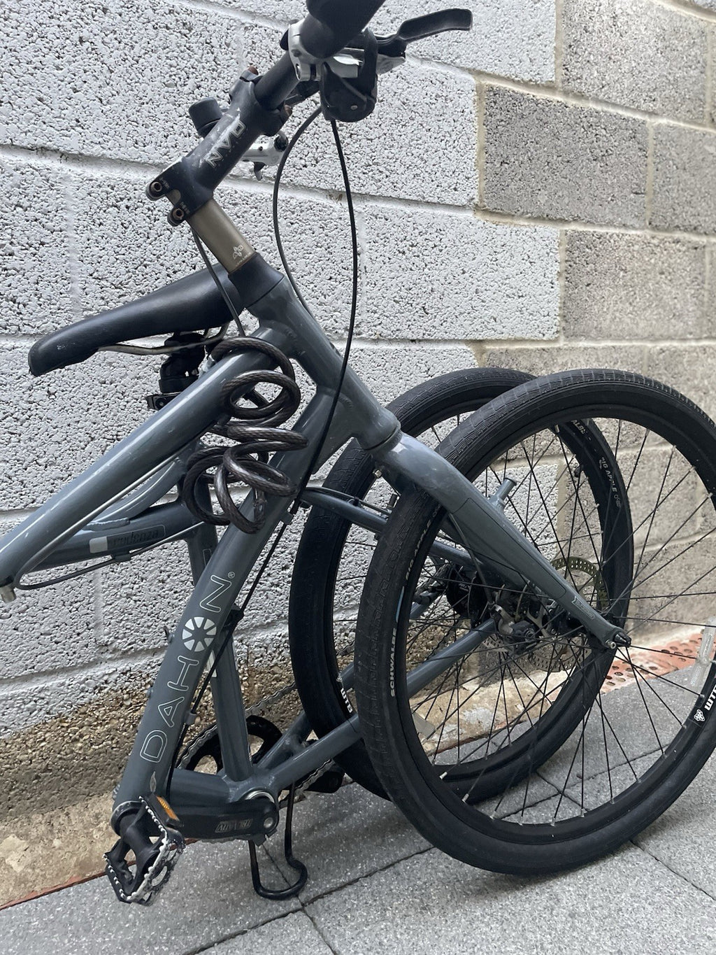 Dahon Cadenza Folding Hybrid Bike - Project / Needs TLC (Brakes & Gears)