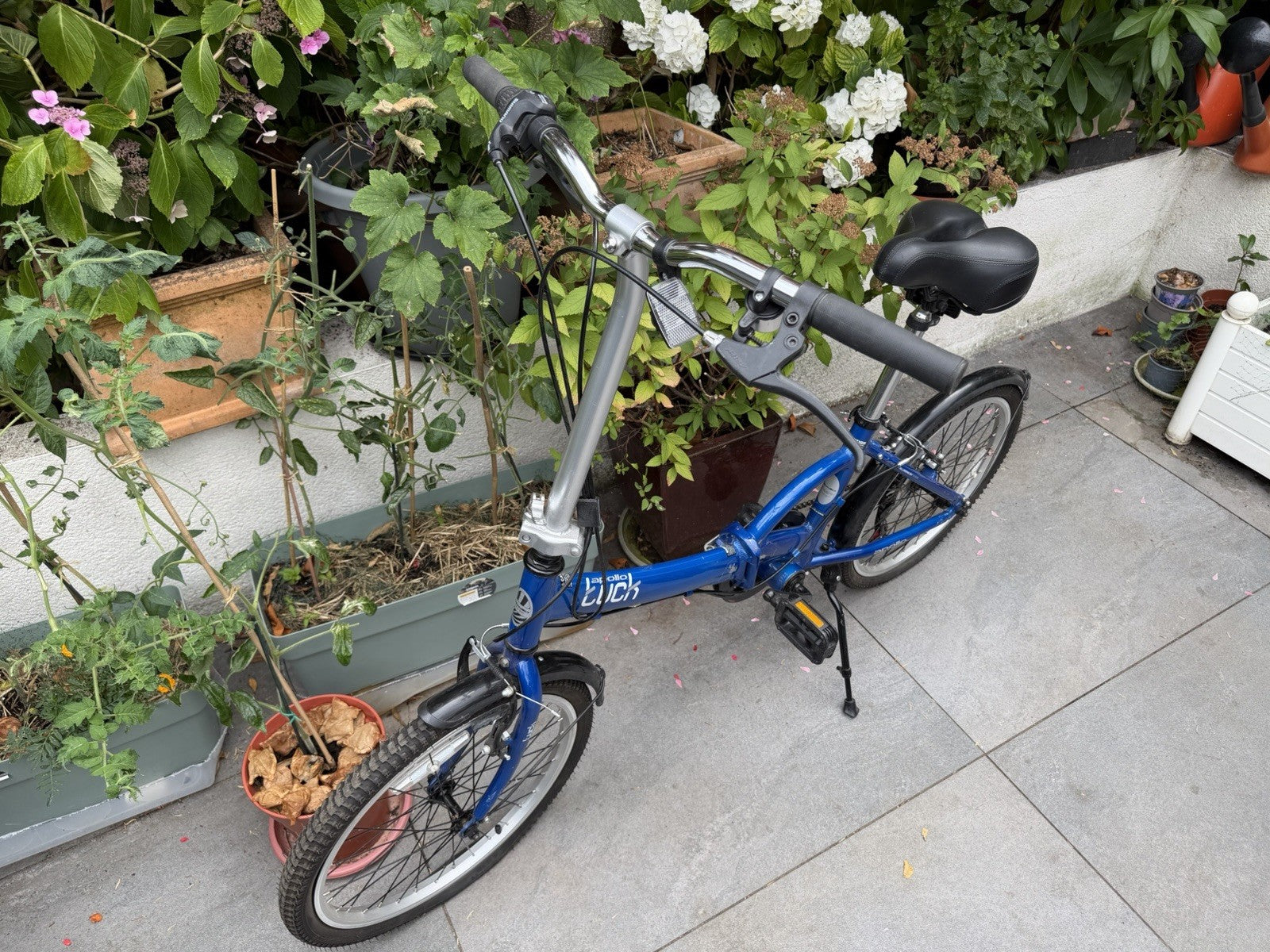 Apollo Tuck Folding Bike 20" Wheels, 6 speed, Blue