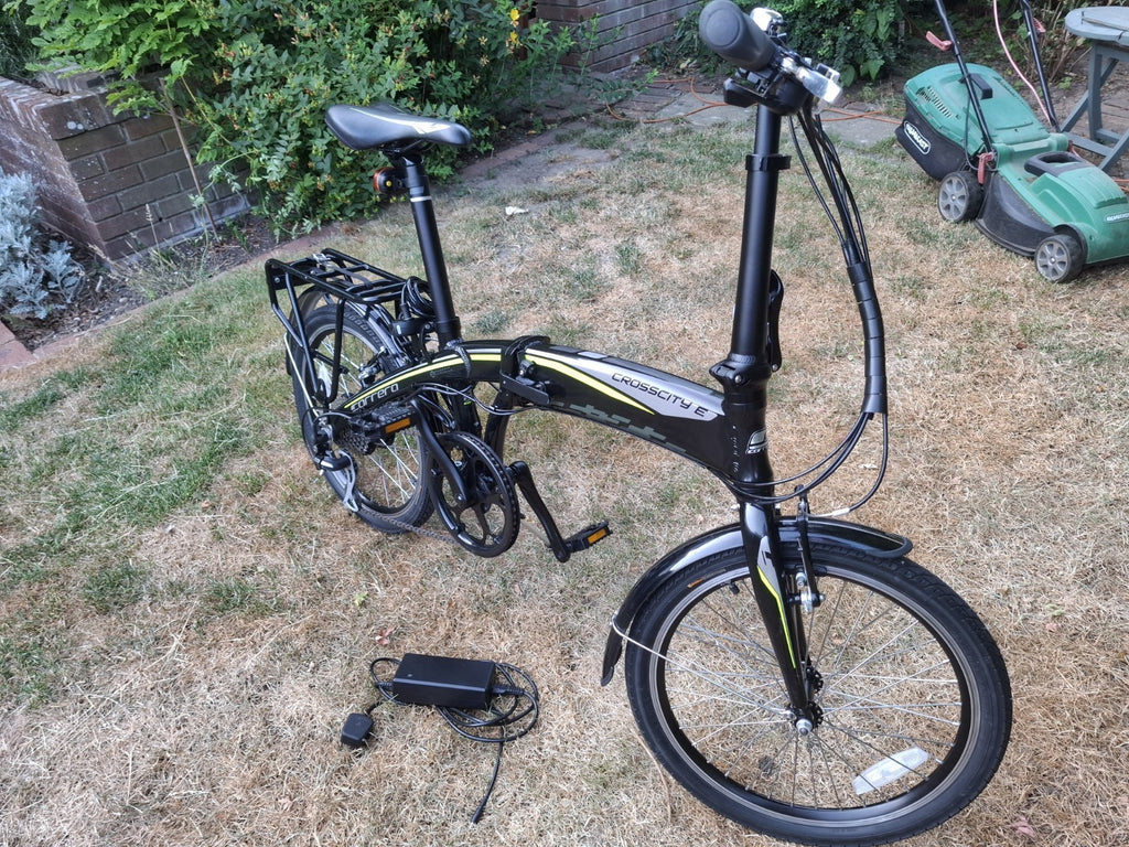 Halfords Crosscity -E Folding Bike, unused condition