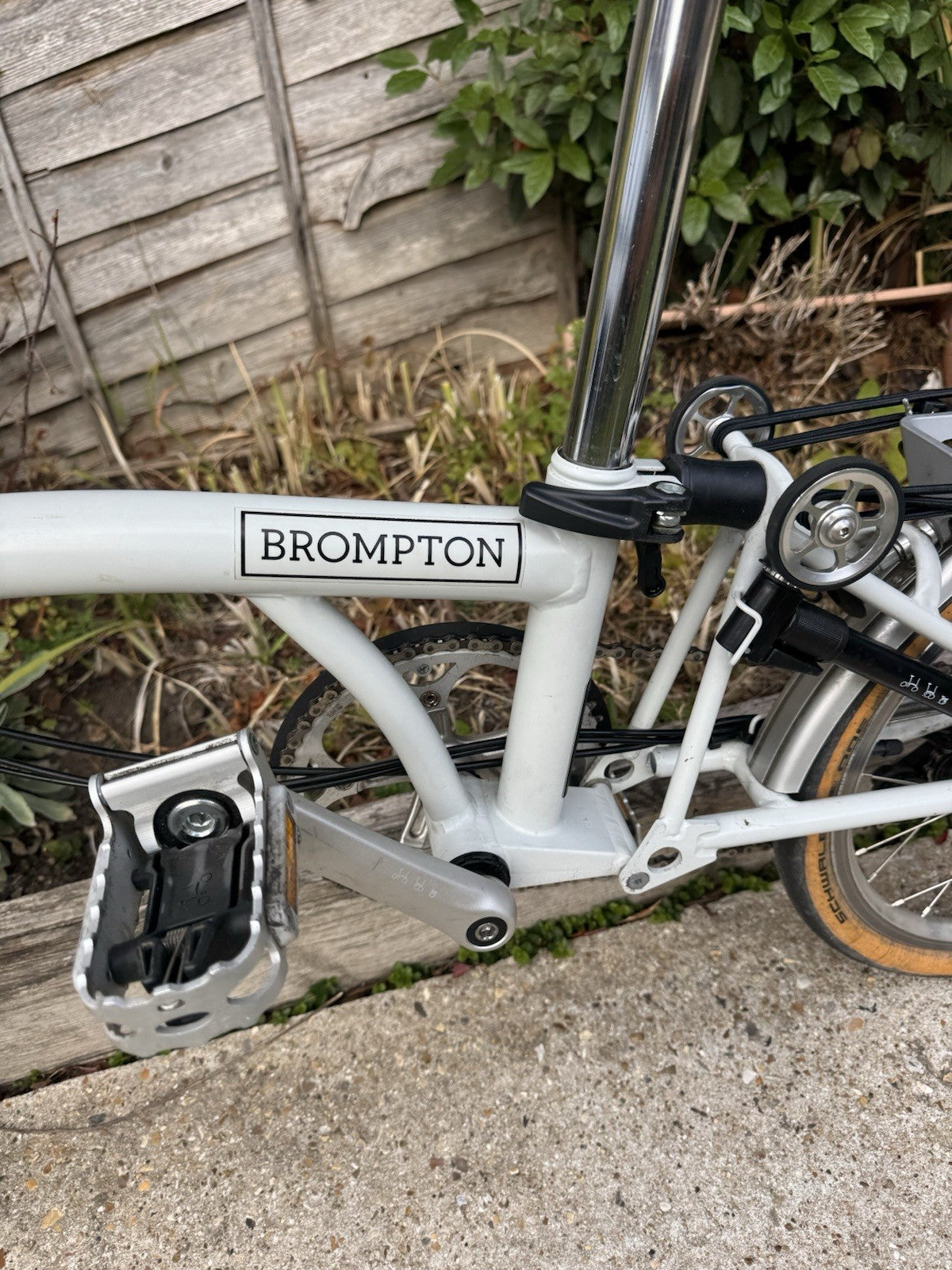 Brompton Folding Bike 16in White S6R Frame 6 Speed Hub Gears Mudguards