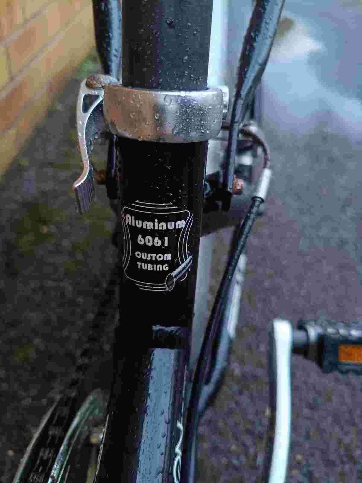 Aluminium Apollo Transition folding bike in good condition with a comfort saddle