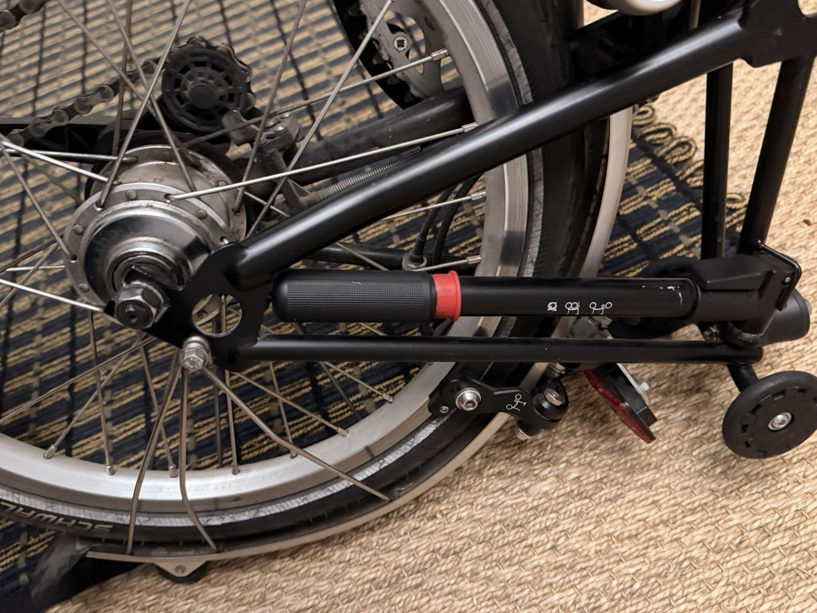 Brompton M6L black Folding Bike 16 in Wheels Black 6 speed + carbon seat post