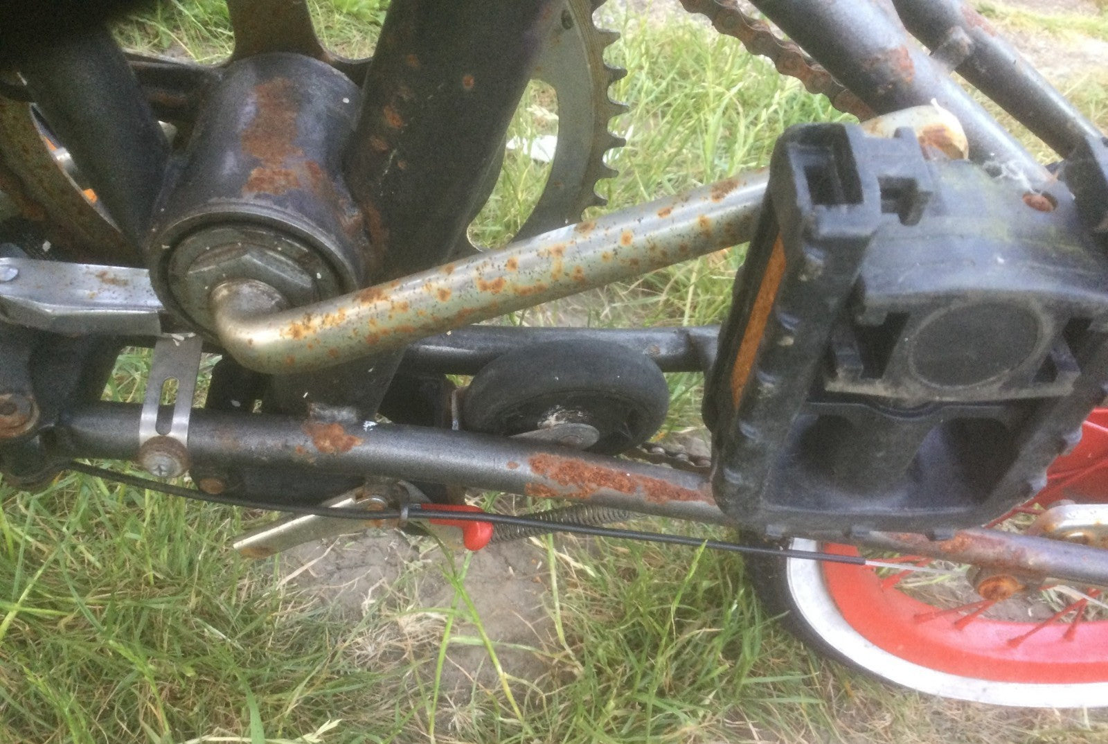 FOLDING BIKE - MAKE UNKNOWN / "USA DESIGN ENGINEERING" / CHROME & RED / xv