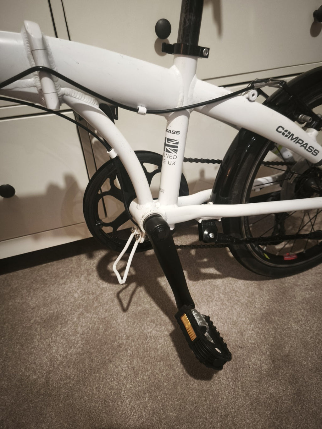 Compass Folding Bicycle – Ideal for Commuting & Storage – White/Black With Bag