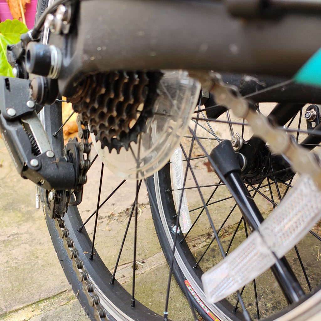 Dahon Vybe 20 Inch Folding Bike ideal commuter bike with basket