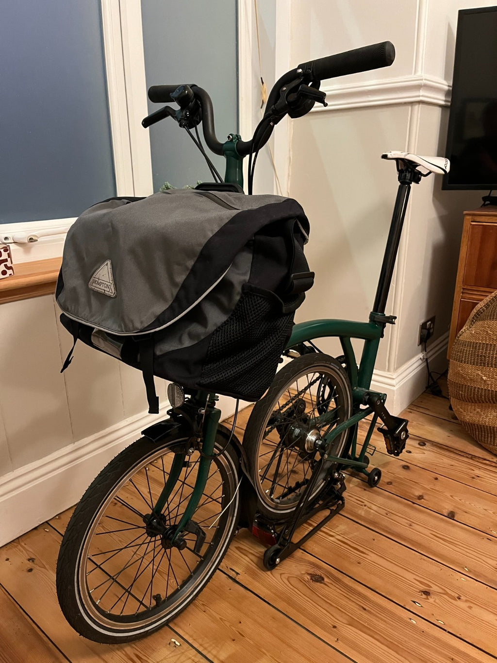 Brompton C Line 6 Speed 2023 M Handlebar Folding Bike - Racing Green/Matt Black