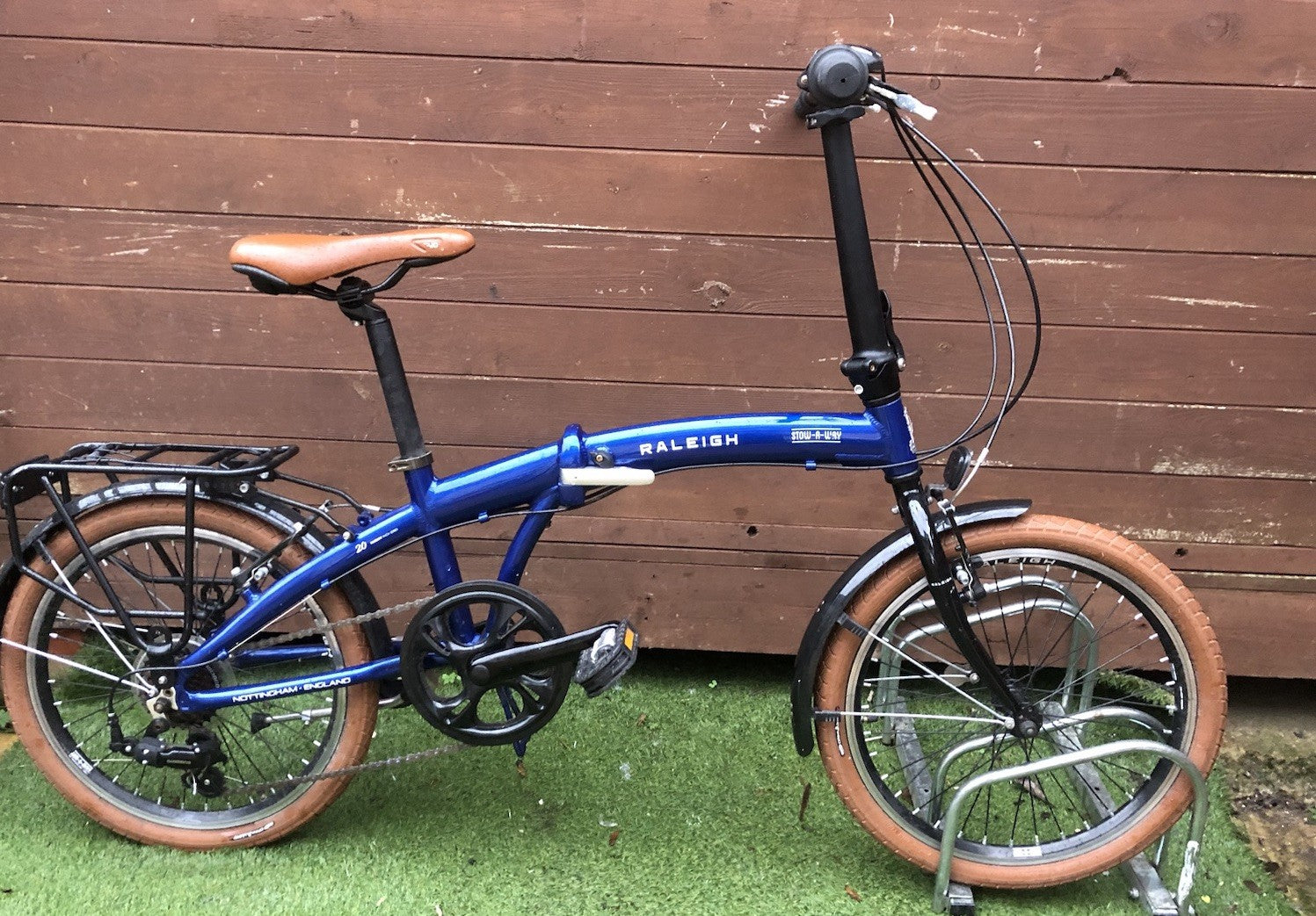 Raleigh Stowaway Folding Commuting Bike. 20” wheels. 7 gears. Good condition!