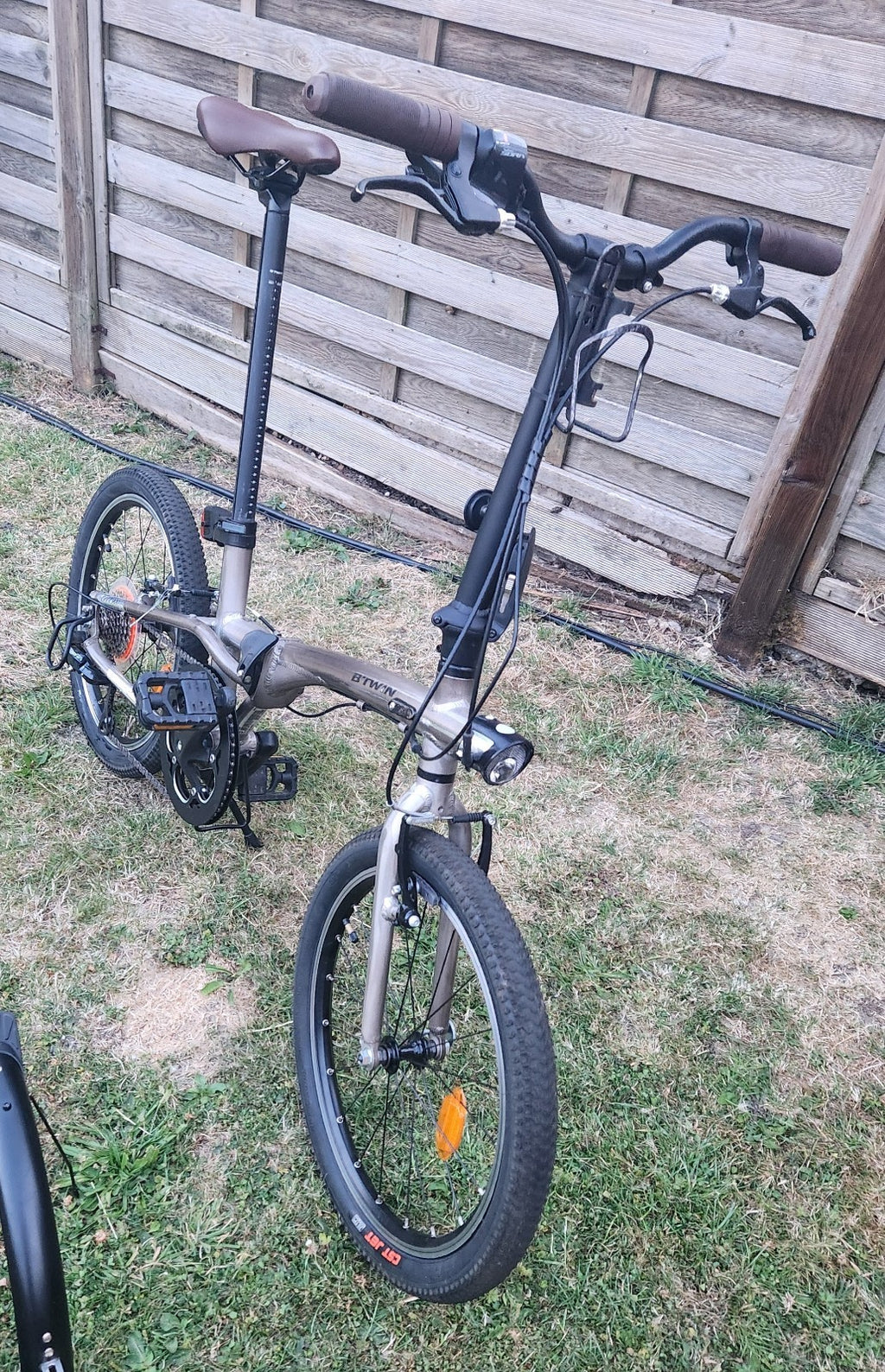 Btwin Tilt 900 Folding Bike 9 Speed Lightweight.