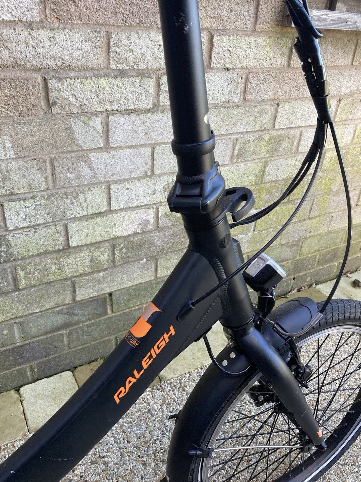 Raleigh Stow-E-Way 20" Folding Bike Black With Cycl Indicator Lights