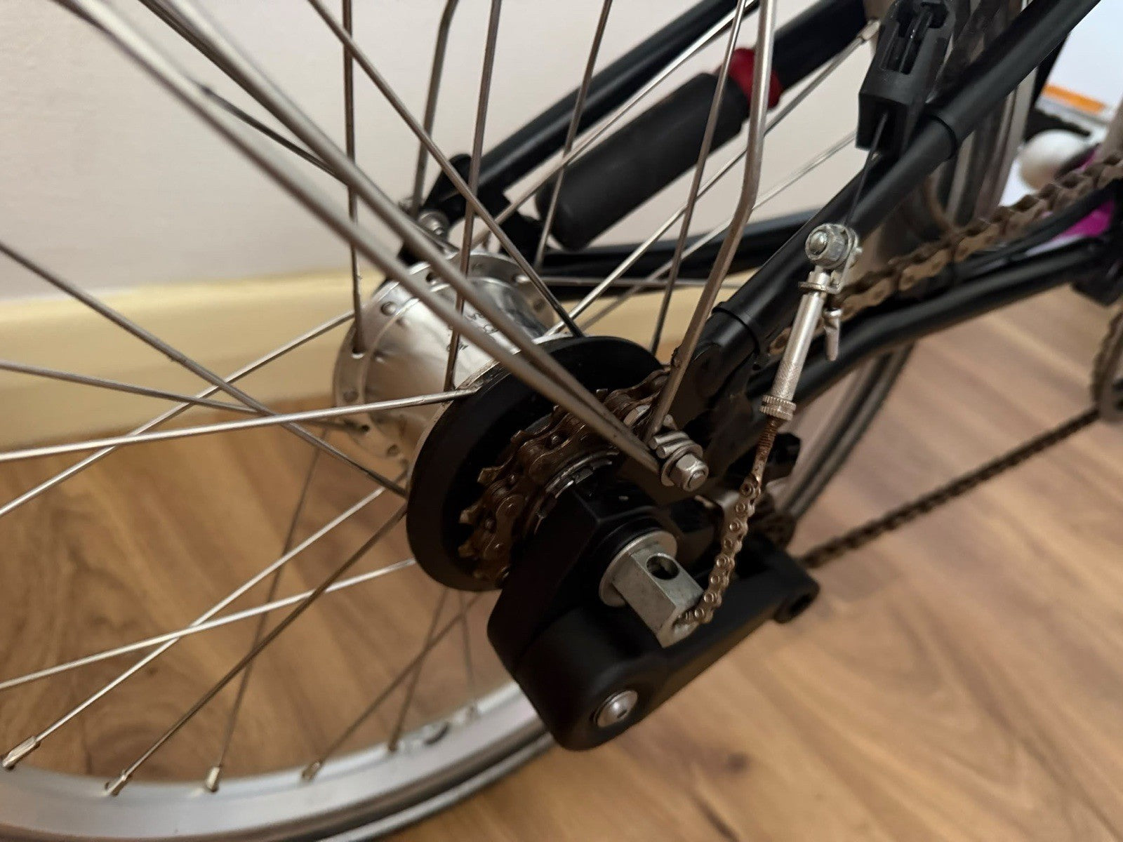 Brompton C Line H6L (6 Speed) folding bicycle - Berry (EXCELLENT CONDITION)
