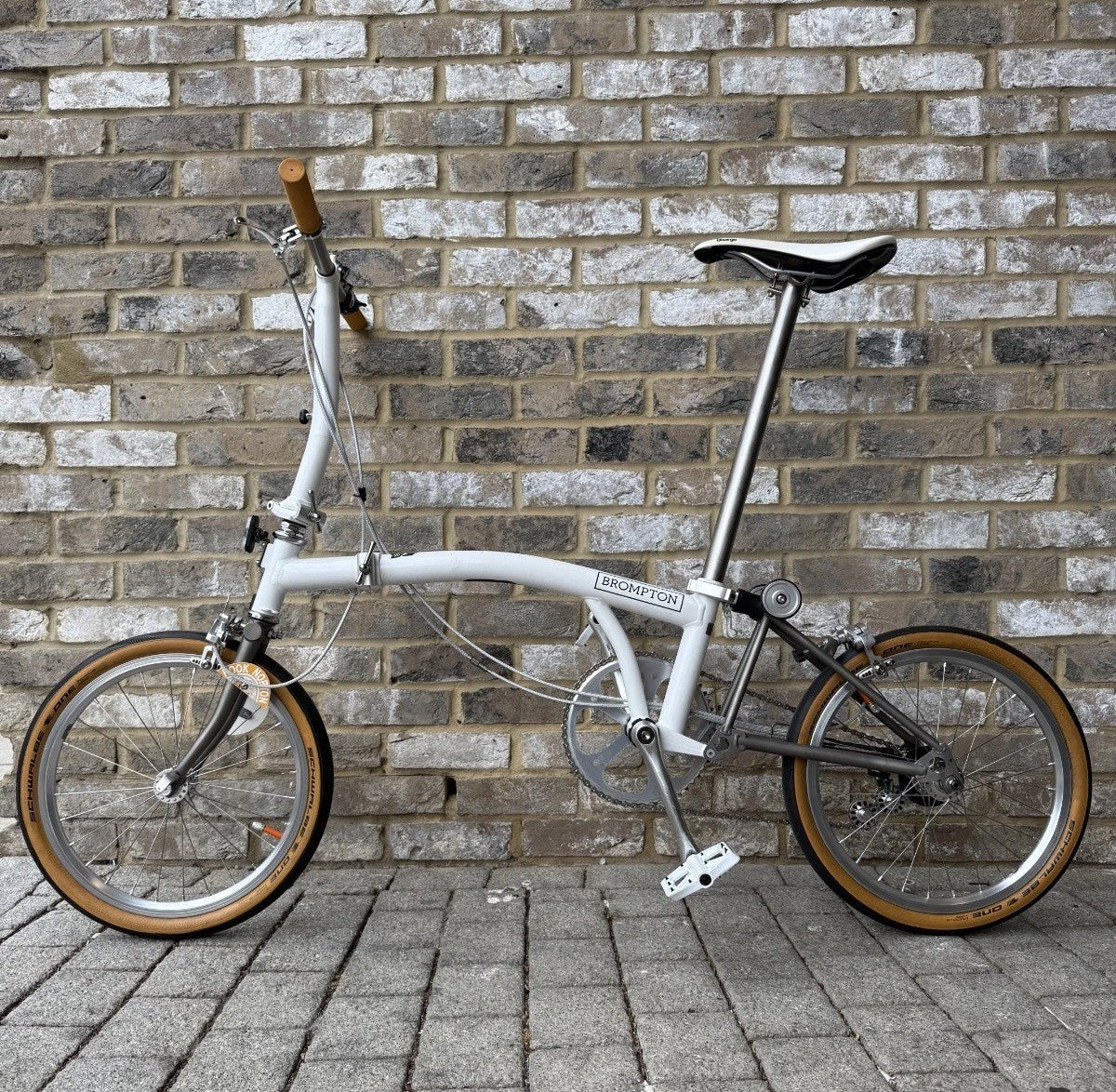 Brompton White Superlight Titanium S2E-X + OVER £400 UPGRADES - WORLDWIDE SHIP