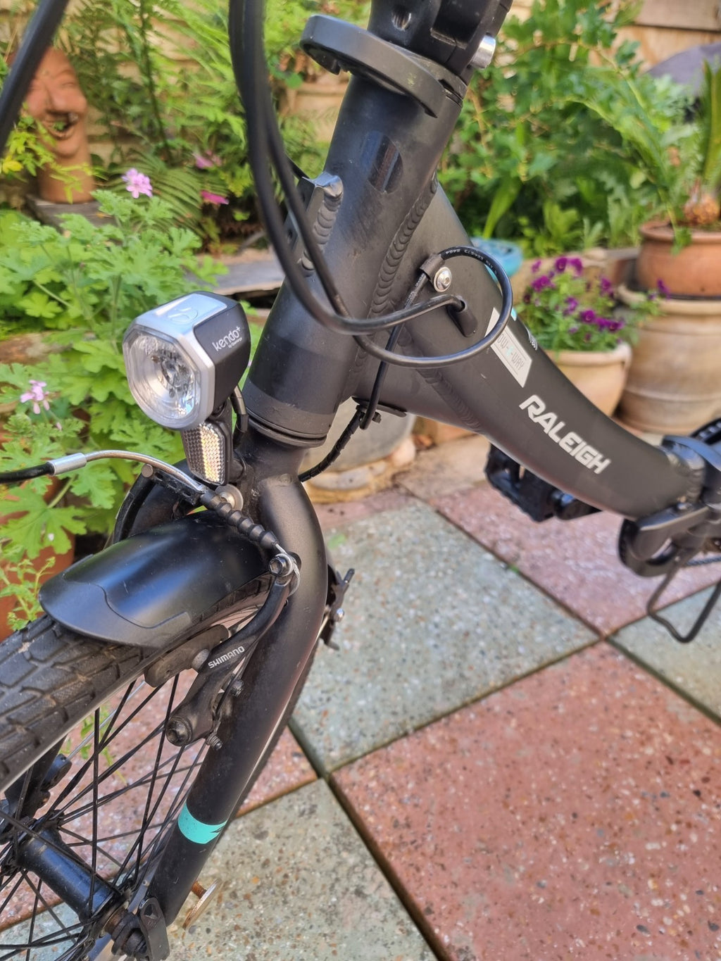 Raleigh Stow--E--Way Compact 8-Speed Folding Bike - Black