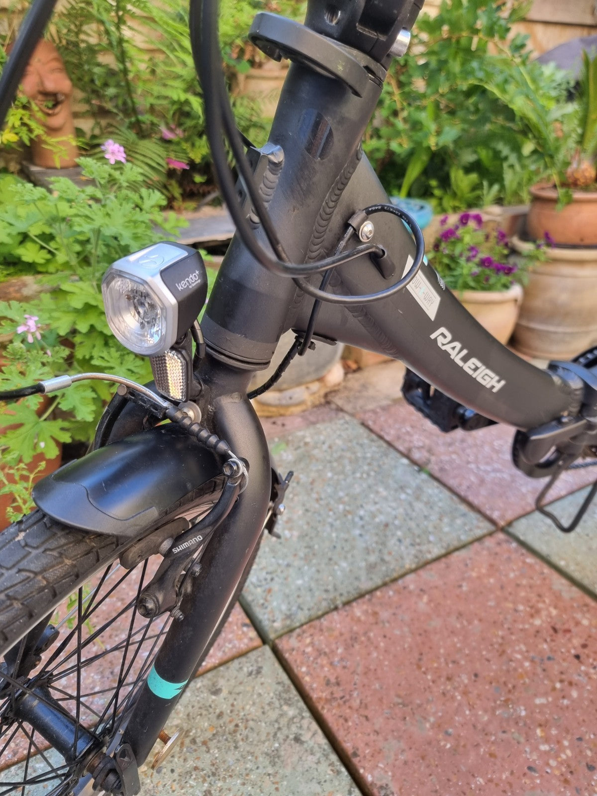 Raleigh Stow--E--Way Compact 8-Speed Folding Bike - Black