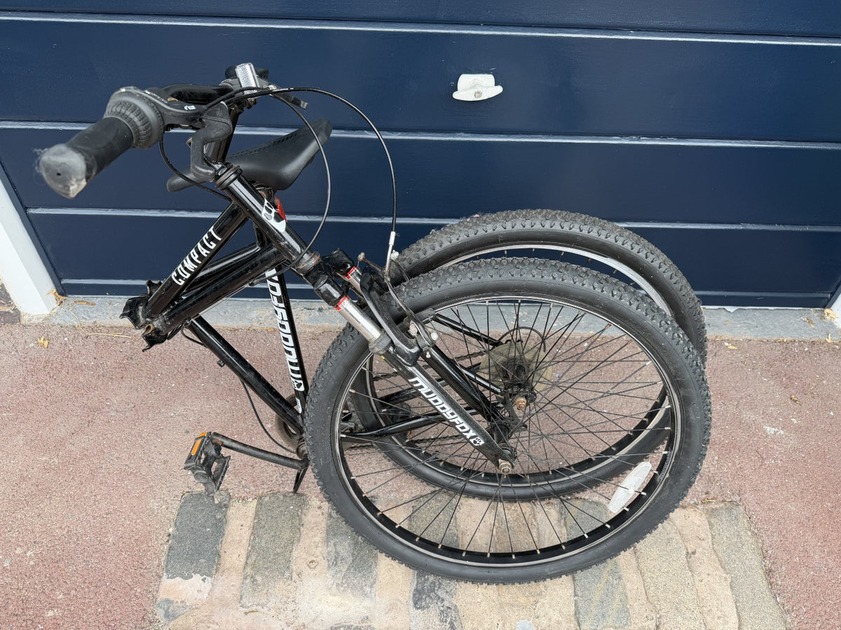 Muddy Fox Compact folding mountain bike with 19 inch frame and 26 inch wheels