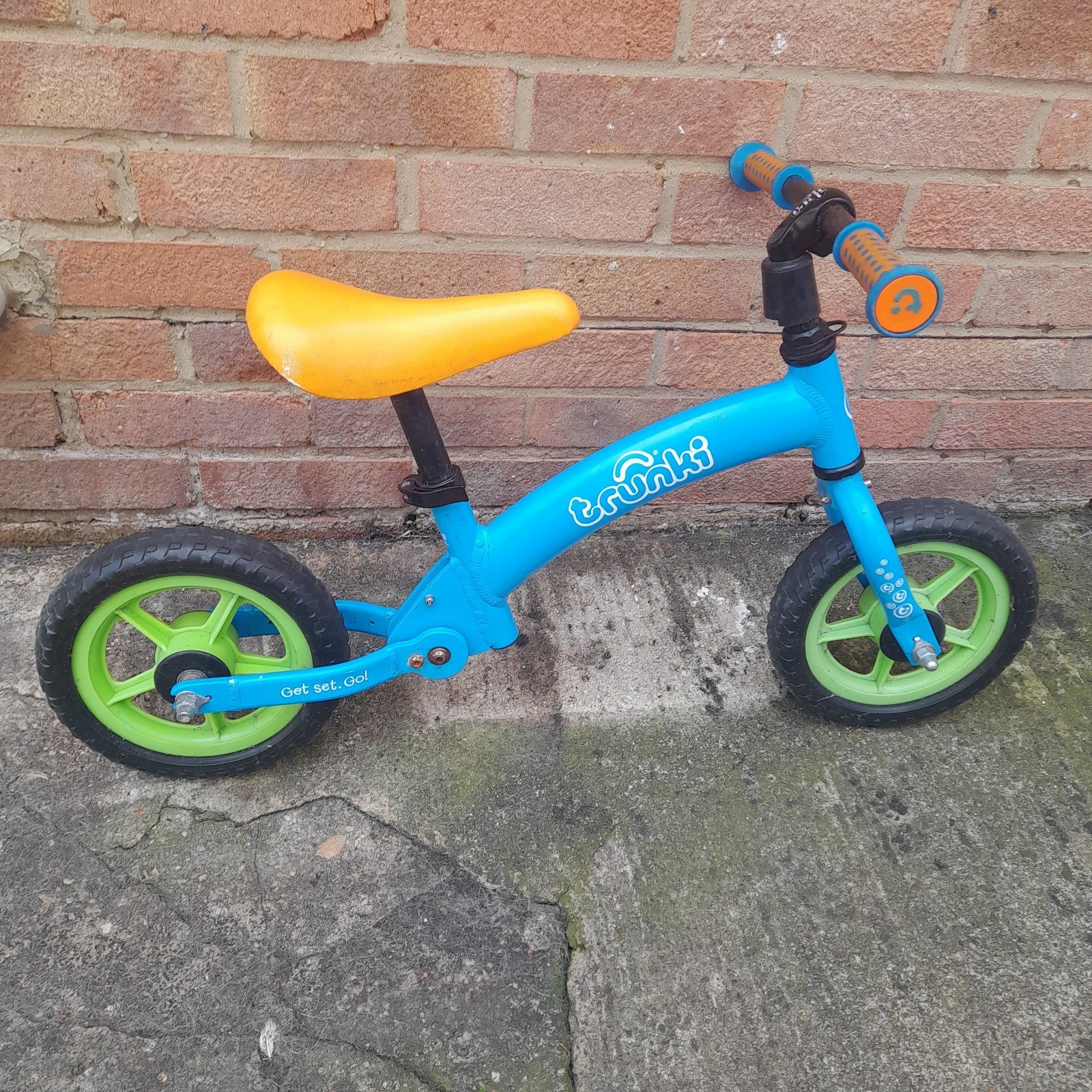 Trunki Folding Balance Bike, 12-inch Wheels Fold to carry/car boot