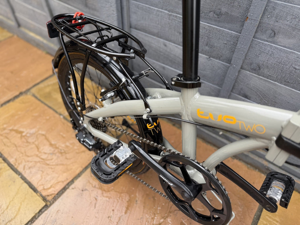 Raleigh Evo 2 Folding Bike - 7 Speed Shimano - 20" Wheels - Grey and accessories