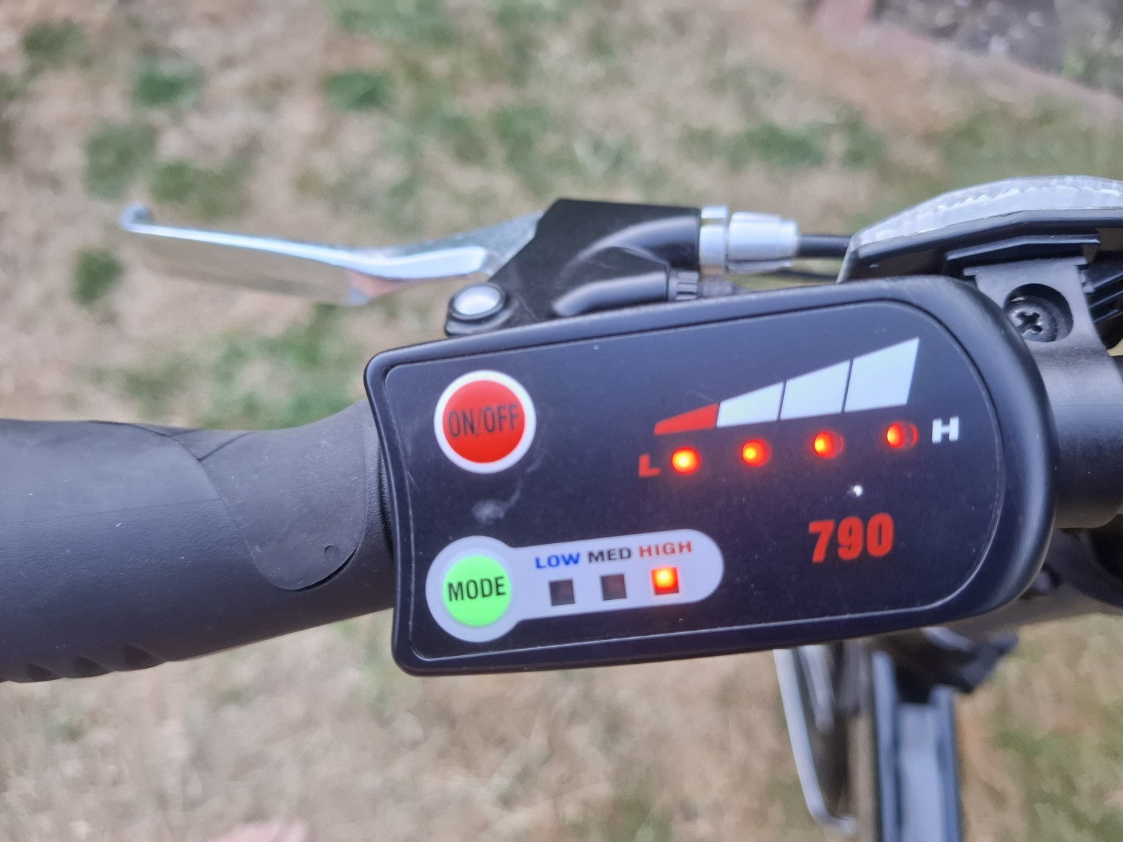 Halfords Crosscity -E Folding Bike, unused condition