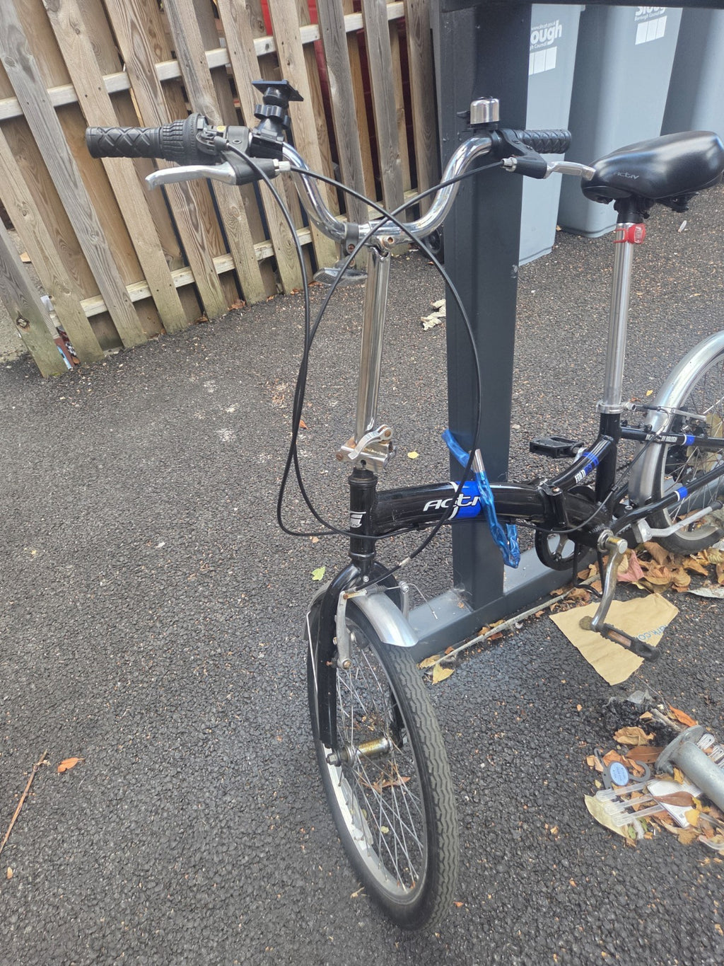 Raleigh FOLD 06 Folding Bike 20" Black/Silver, 6 Speed, Mudguards, Rear Rack