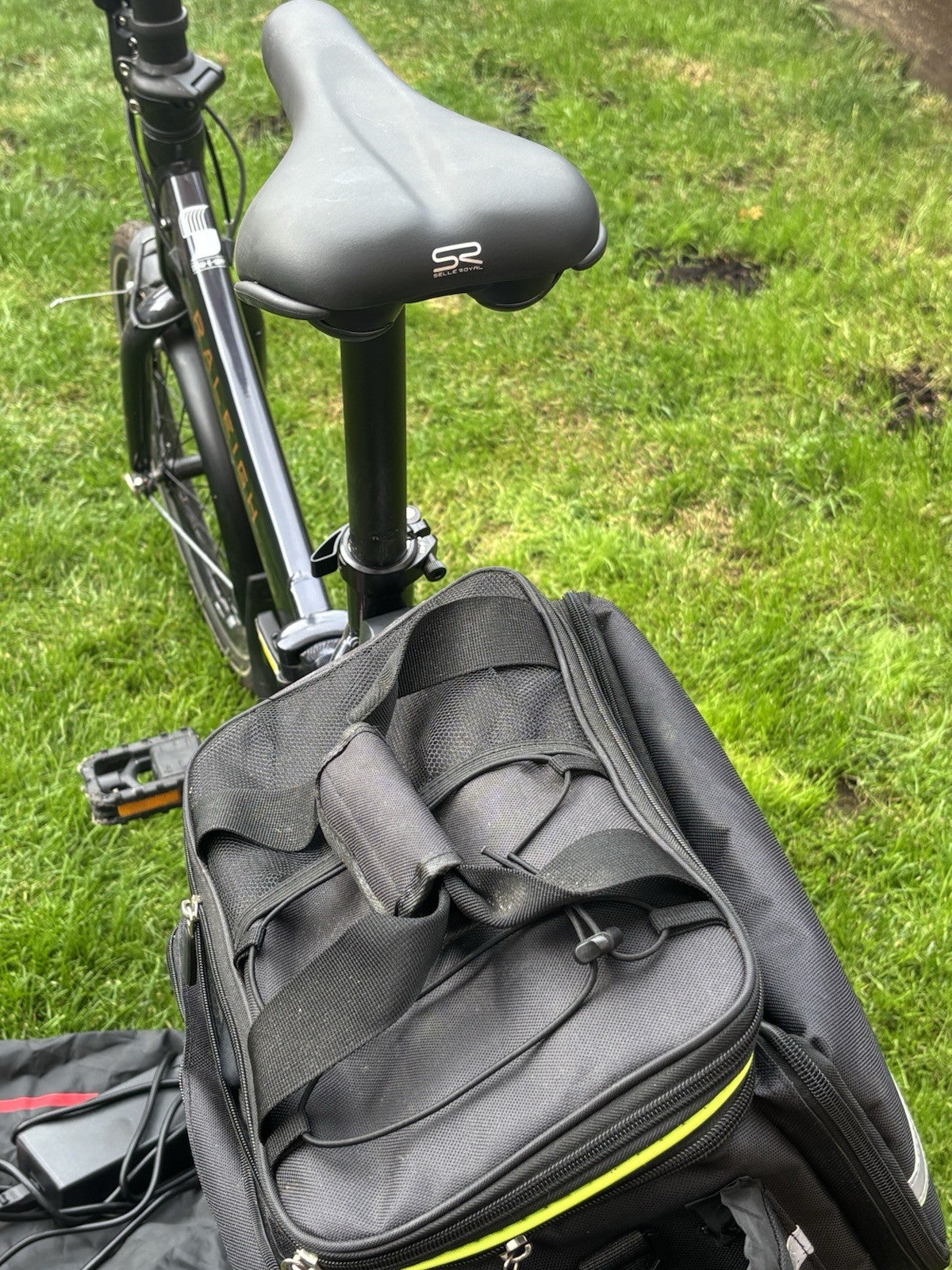Raleigh Black e stow away bike
