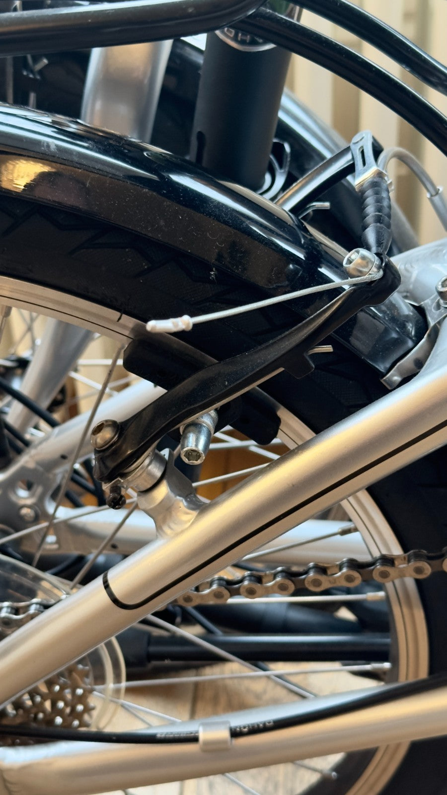 DAHON MARINER D8 FOLDING BIKE NEARLY NEW - SILVER