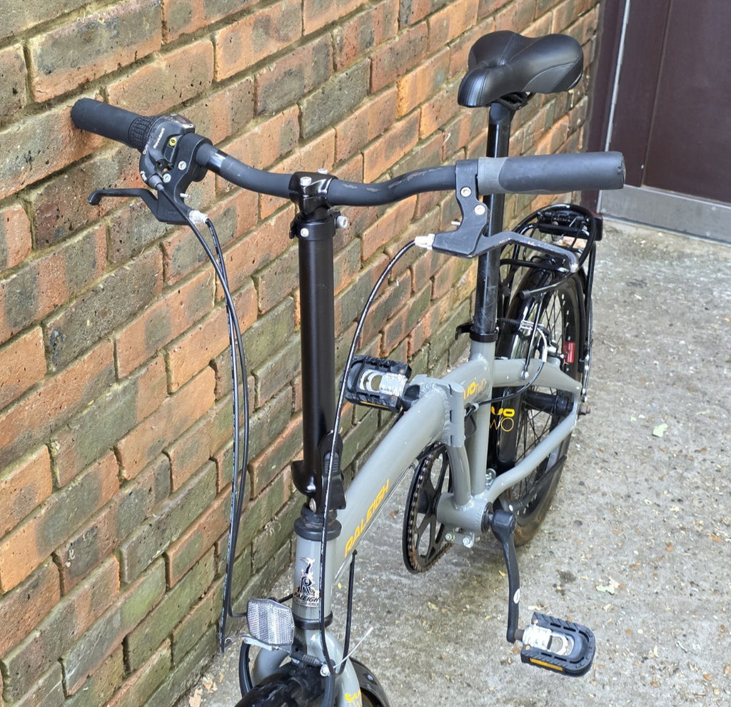 RALEIGH EVO TWO FOLD UP BIKE (20" WHEELS)