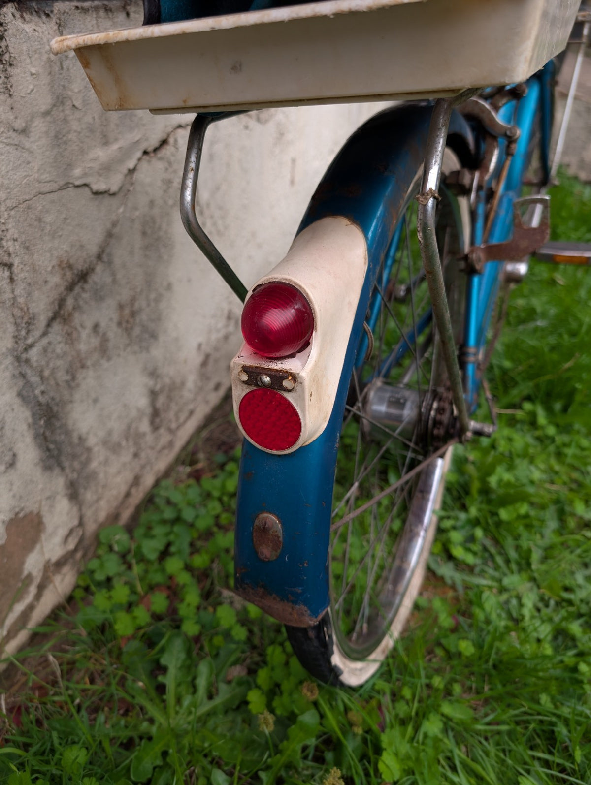 1970s Raleigh Shopper 20in Bike For Restoration. With Matching Racktop Bag.