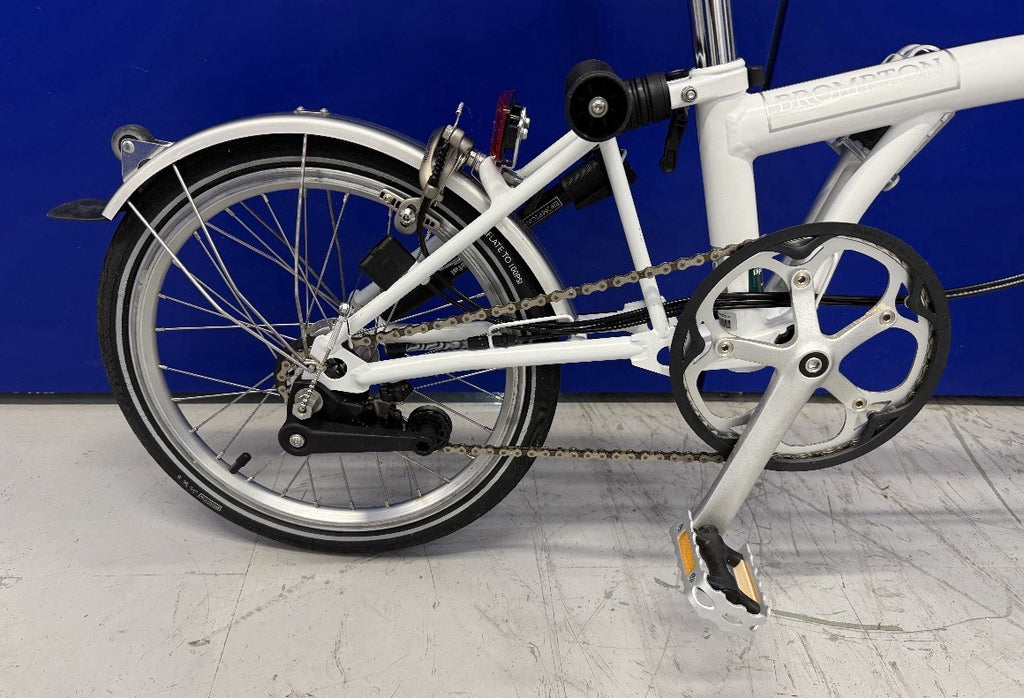 Brompton ML6 2016 folding cycle. White. 6 Speed. Mint used once!