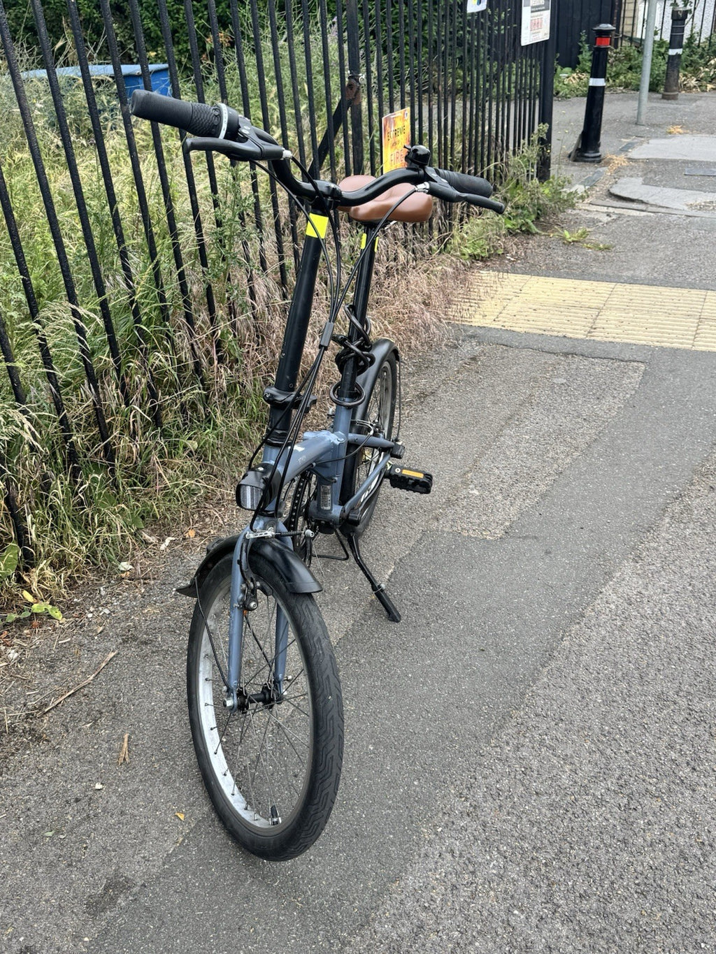 B'Twin Tilt 120 Folding Bike - Grey - in excellent condition
