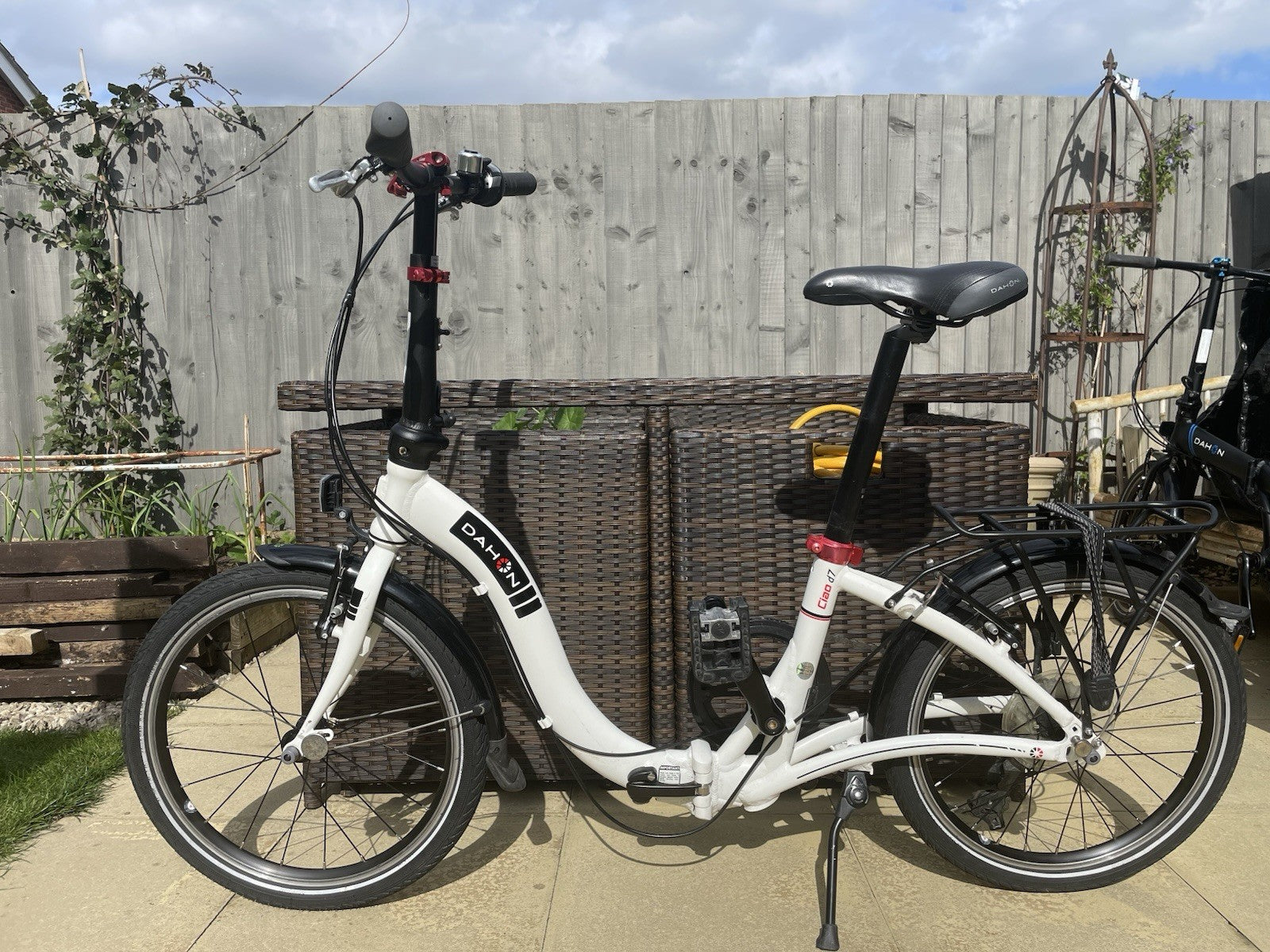 Dahon Ciao D7 White Folding Bike RRP £600
